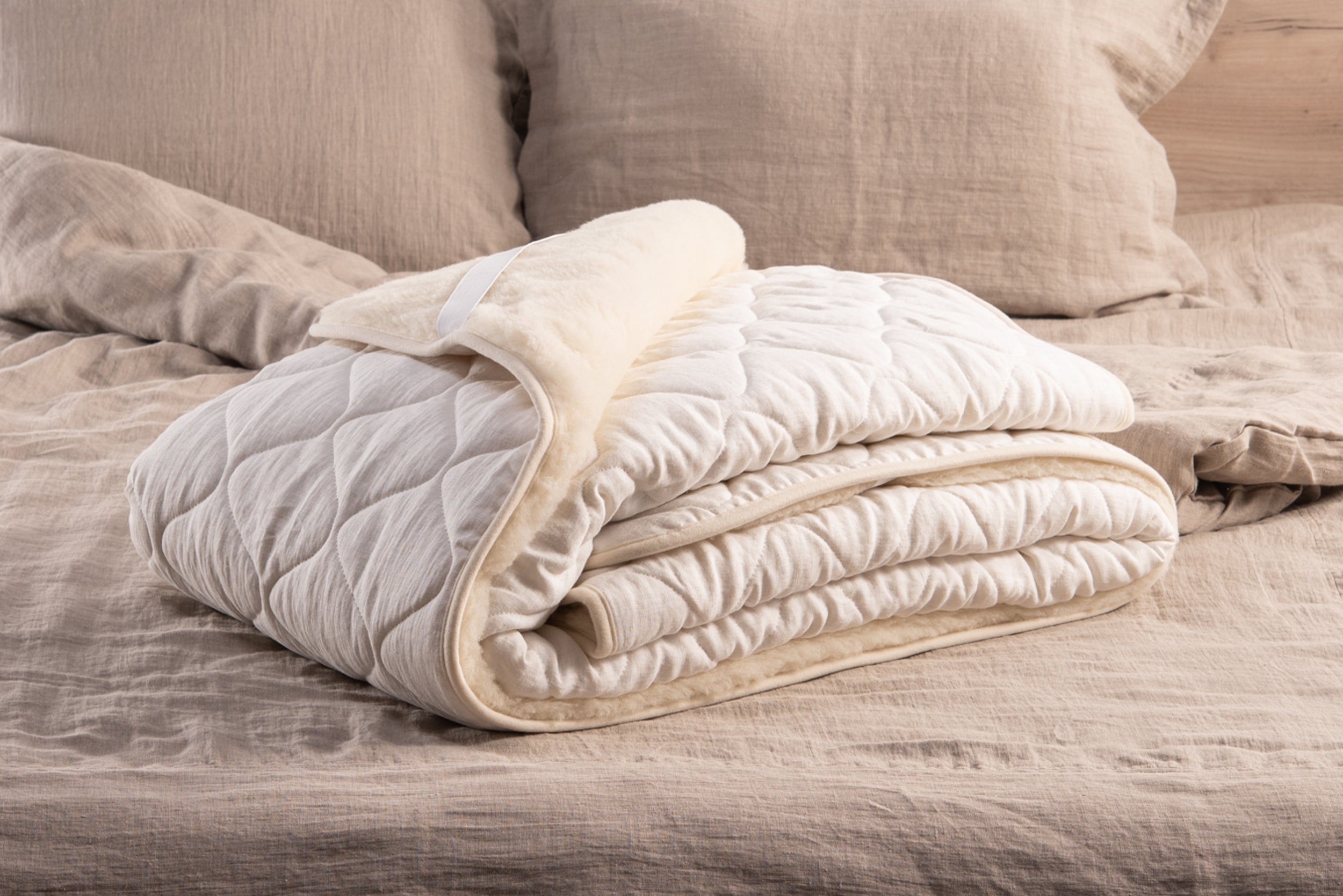 Merino wool mattress topper