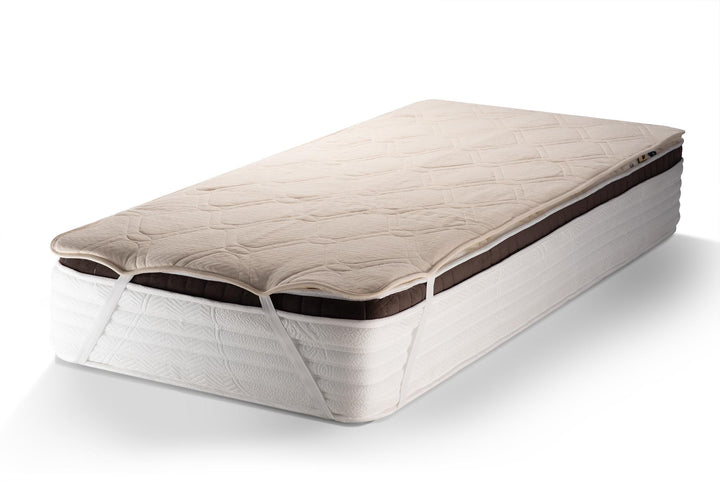 Hemo and organic cotton mattress pad on a white background by Woolland