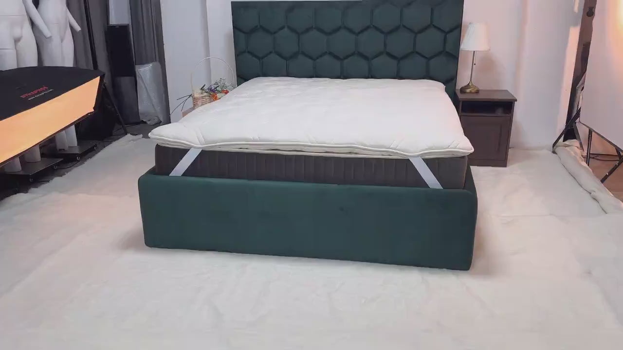 Video of organic cotton and hemp and merino wool mattress topper handcraftred by Woolland.eu