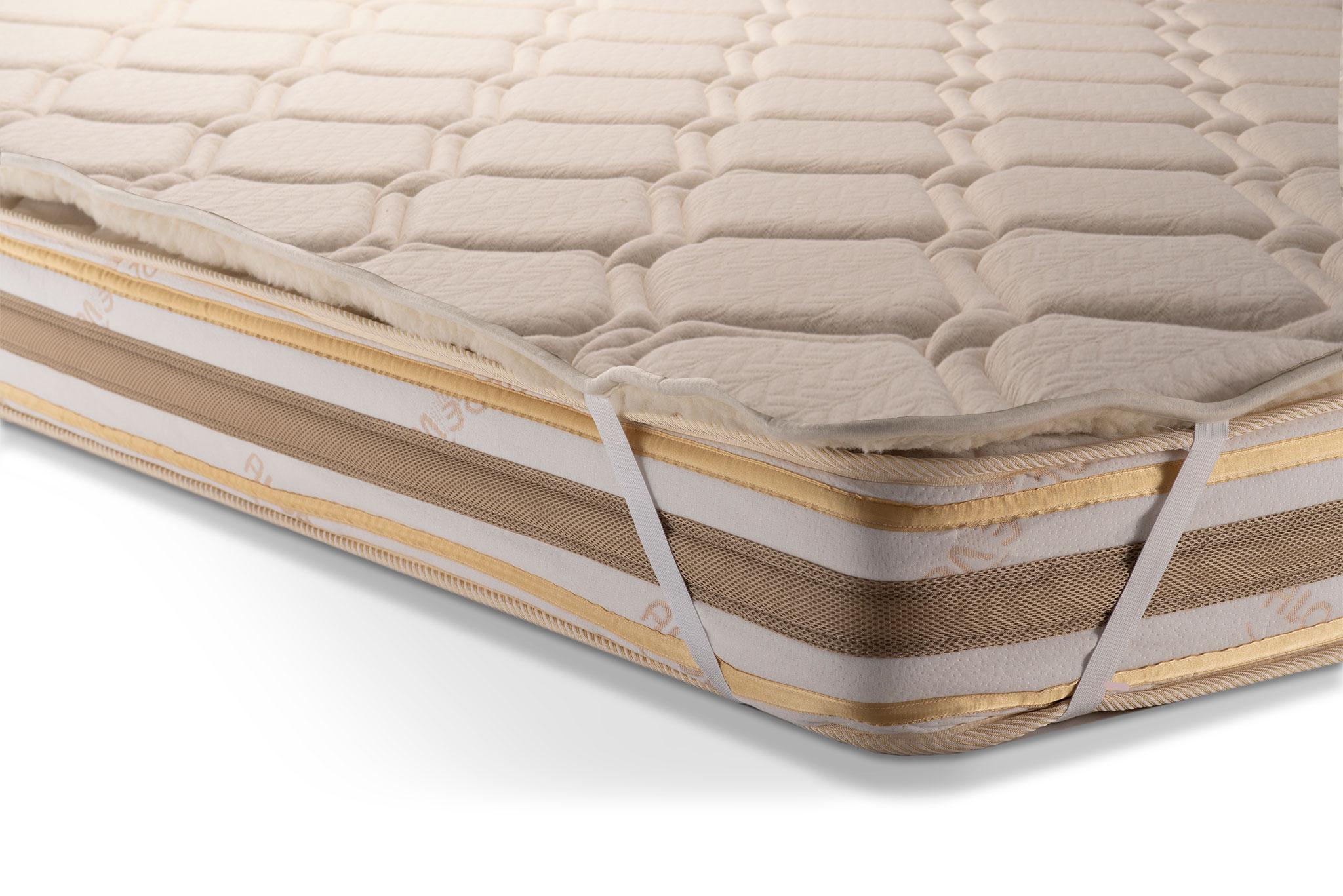 Woolen mattress topper with a quilted top layer by the Woolland 